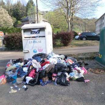 Recyclage de nos vêtements : de la benne à la mer ou...